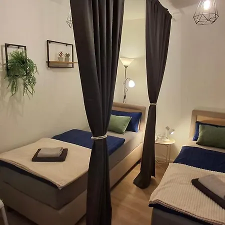 Stay-at-aj Homes Mit Komplett Ausgestatteter Küche, Balkon, 8 Hotel-boxspringbetten In 4 Schlafzimmern&schlafsofa Sowie Kostenlos Inklusive Bettwäsche, Handtücher, Verbrauchsartikel, Parkplatz, Wifi&smarttv Apartment Kamen