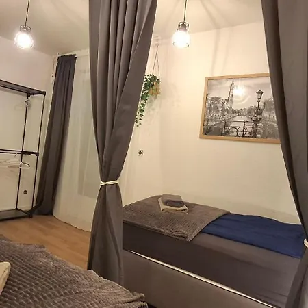 Stay-at-aj Homes Mit Komplett Ausgestatteter Küche, Balkon, 8 Hotel-boxspringbetten In 4 Schlafzimmern&schlafsofa Sowie Kostenlos Inklusive Bettwäsche, Handtücher, Verbrauchsartikel, Parkplatz, Wifi&smarttv *